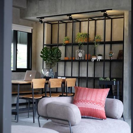 Yor Yak Hostel Bangkok Ngoại thất bức ảnh